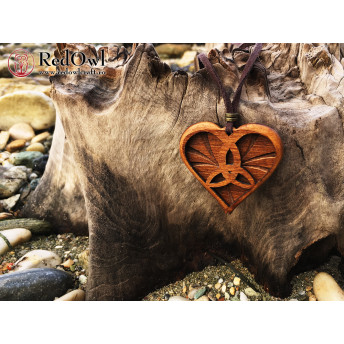 Amuleta din Lemn - The Triskelion Heart, Maro