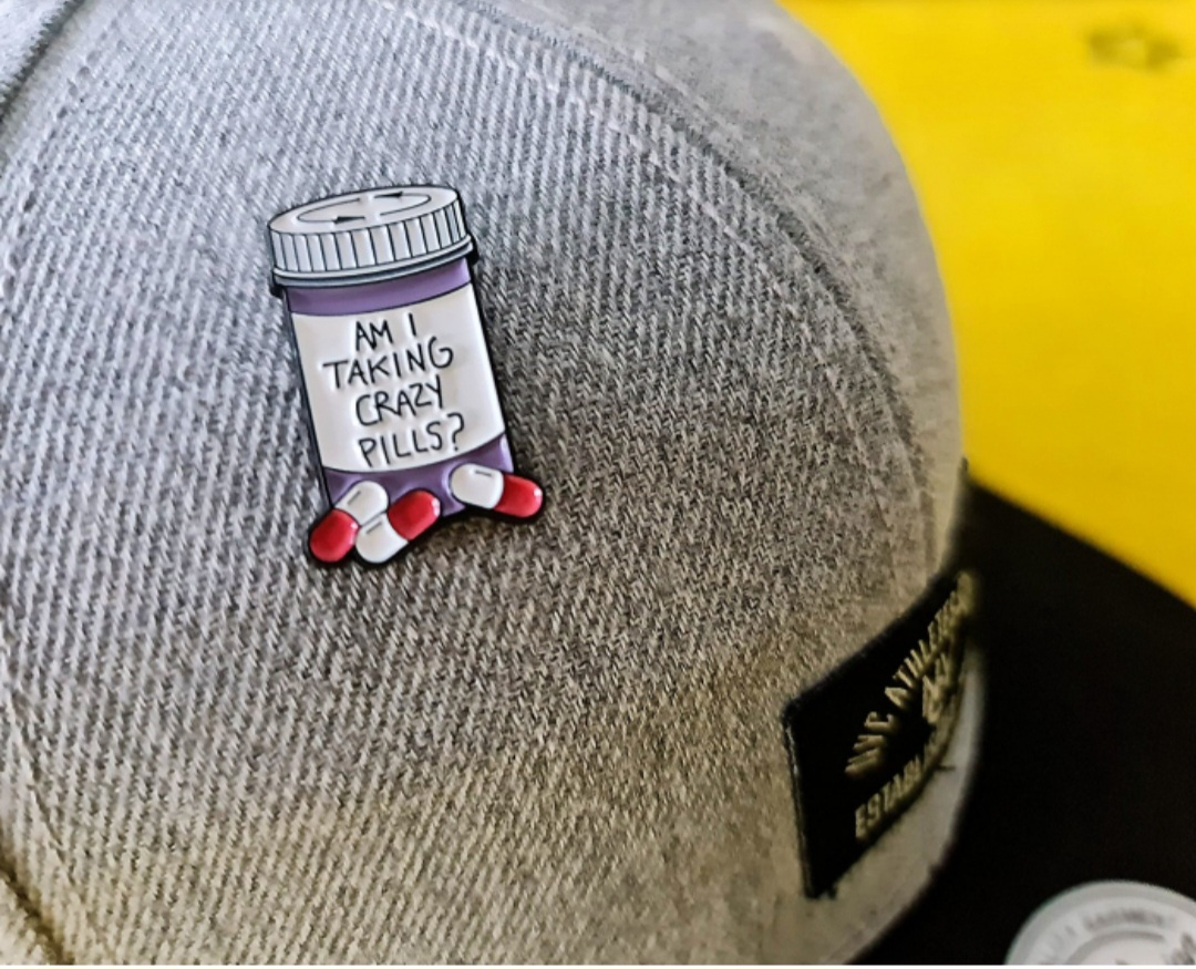 Crazy Pills - Pin Metalic (Insigna)